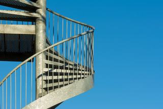 Escalier hélicoïdal métal : diamètre et trémie