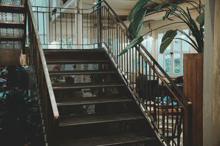 Escalier métallique : limon, marches et dimensions