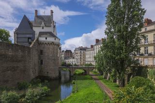Métallier à Nantes : balcons, tuffeau et air humide